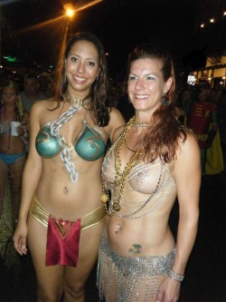 paintedgirls:  Slave Leia body paint! via fantasyfestimages 