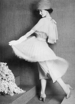 theniftyfifties:  Joanna McCormick wearing a dress by Jacques