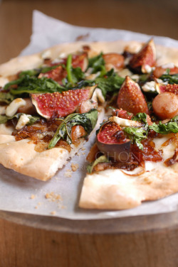 gastrogirl:  fig and blue cheese pizza with caramelized onions.