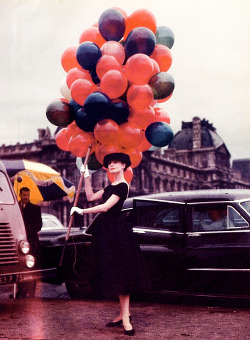 missavagardner:  Audrey Hepburn on the set of ‘Funny Face’,