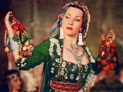  Yma Sumac 