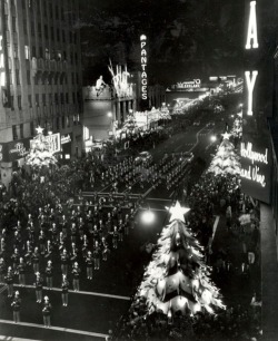  The Santa Claus Lane Parade on Hollywood Blvd. at Vine Street