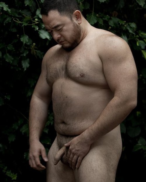 rubnworld:  I â™¥ Louis sexy bearÂ  Me tooÂ !!! 