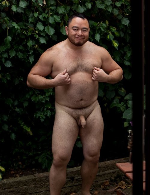 rubnworld:  I â™¥ Louis sexy bearÂ  Me tooÂ !!! 