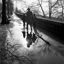 luzfosca:  Vivian Maier Streets of New York, 1950s Thanks to wonderfulambiguity