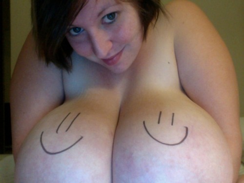 bustylovertits:  Fantastic bOObsÂ !!!!http://bustylovertits.tumblr.com 