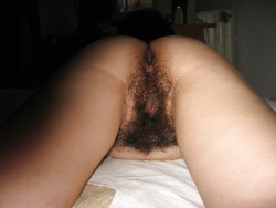 Nice hairy ass!