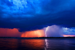 m3ggie:  Shelf cloud forming. (by Dragonfly..)