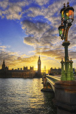 bluepueblo:  Sunset, Thames River, London, England photo via