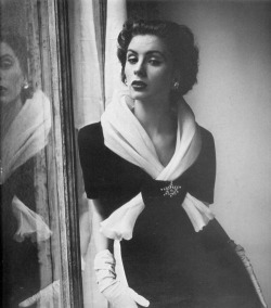 hoodoothatvoodoo:  Suzy Parker for Givenchy 1952 Photo by Henry