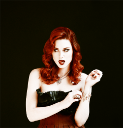 anxiousnite:  Alexandra Breckenridge in her redhead Moira’s