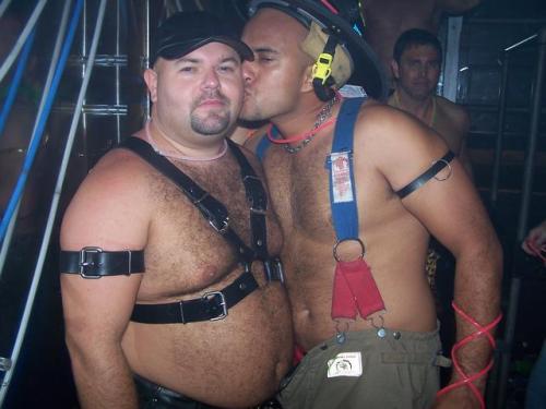 bearwatch1:  anonbear:   YUM!   Not really into the leather thing but fucking hell… this guy…..Sorry, daydreams ;)