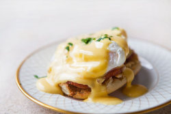 agalabout5foot10:  I could go some Eggs Benedict right about
