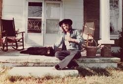 oldsparky:An original color photograph of Waylon Jennings circa