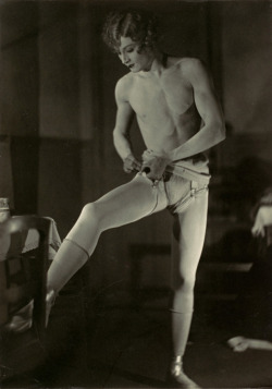dutchbag:  sisterwolf:  Barbette Dressing - Man Ray, 1926 Barbette (December
