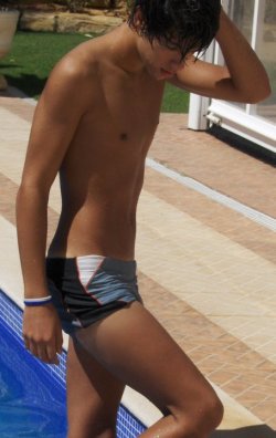 omgthatsmeee:  idk why but I find this pic extremely hot ^^