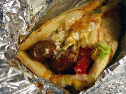 lookfar:  Falafel (by lighto) *drooool*  i don’t know what