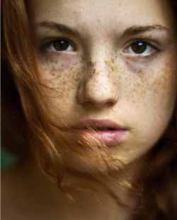 bonjour-la-rousse:  for-redheads:  by Martha Syrko  ♥ Gorgeous