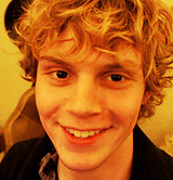 robertopattinson-blog:  9 favorite pics of Evan Peters 