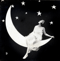 lacyceleste:  Lady on the Moon. 1920’s Arcade Stereo Card.