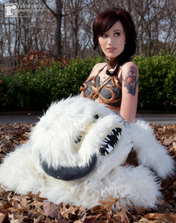 karinnatlee:  Slave Leia cosplay (plus a great shot of my Wicket