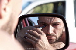 flesh-addicted:  Francois Sagat painting his eyes with Sharpie marker