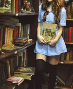 bibliophile-exhibitionism:#Beautiful Bookworms