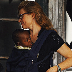 aliceinwonderbread:  sunnyguns:  THE DEMON BABY HAS ARRIVED!  y’all know that’s her ACTUAL son, right? like connie britton has a son and that’s him and that’s not the demon baby in the slightest? THIS IS THE ACTRESS CONNIE BRITTON WITH HER ADOPTED