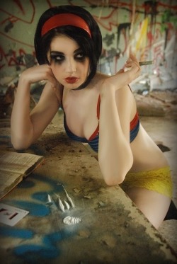 epicnsfw:  sexy snow white  画 