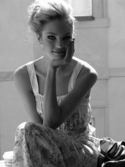 myselfinwonderland:  Candice Swanepoel 