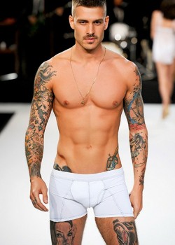 yellowasian:   Mateus Verdelho | Under Brazil SS12  