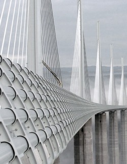 creatio-ex-materia:  millau viaduct - foster & partners 