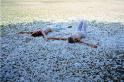 t-i-n-g:s-olo:  i love going outside and laying down on the grass,