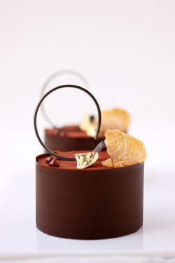 sweetsoutloud:  Petit Gateau- a small chocolate cake that is