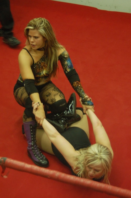 Brandi Wine wrestling at MLWonline.com