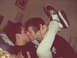 fuckyeahdudeskissing:  Fuck Yeah Dudes Kissing. A place to see