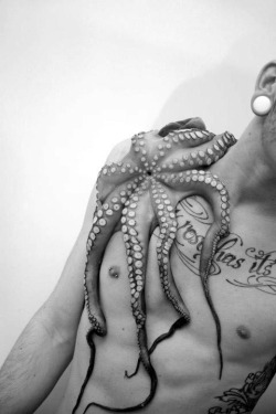 goodoldboy:  “this octopus has attached itself to me, this