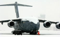 planeshots:  C-17 in the snow 