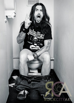 amouthforwar:  here’s a picture of robb flynn takin’ a shit.have