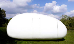 arsvivendi:  Blob VB3 is a mobile unit that consists of a bathroom, kitchen,