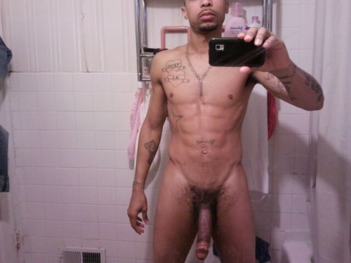 jaremyuncensored:  A nice yellow boneâ€¦. And he has a nice skin tone.