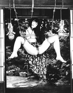 confusion-des-sens:   foxesinbreeches: Nobuyoshi Araki J. Un