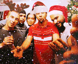 fuckyesdeftones:    Happy Holidays from FYD!!  
