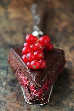 unexpectedintrusionsofbeauty:  Vegan Tart with Chocolate and