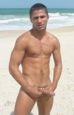 randydave69:  Beach stud! I dream of summer in the archive here: