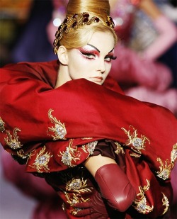 somethingvain:  Christian Dior Haute Couture, Caroline Trentini