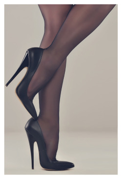 stockingobsessed:  Absolutely awesome stilettos. No platform,
