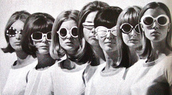 theswingingsixties:  Girls in mod sunglasses, 1960s. 