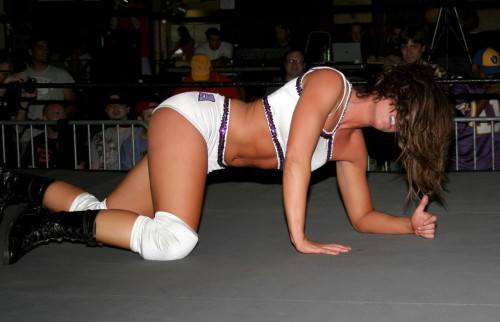 Rain vs Serena Deeb. Shimmer wrestling wrestlinwally.com