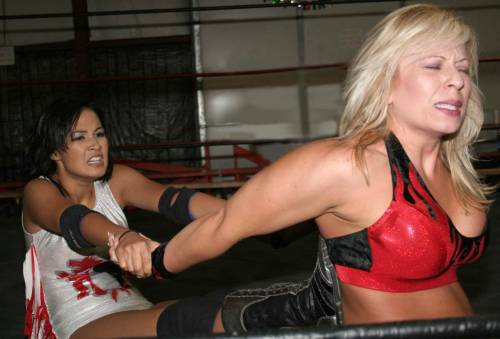 Brandi Wine vs Su Yung mlwonline.com / wrestlinwally.com